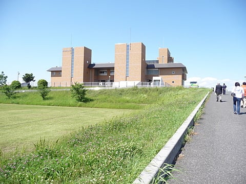 庄和排水機場、龍Q館