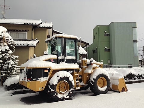 タイヤショベルもこんな状態・・・